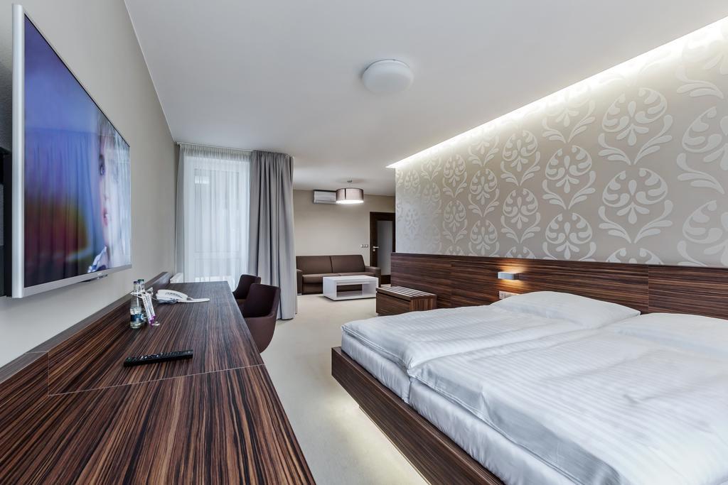 Hotel Morava Otrokovice Room photo