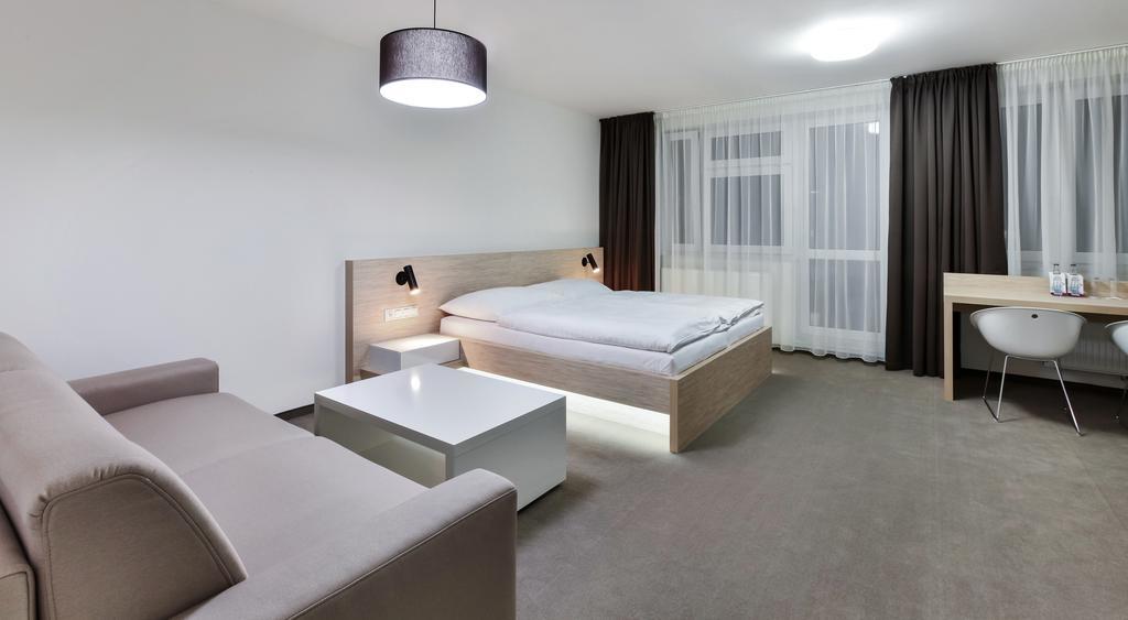 Hotel Morava Otrokovice Room photo