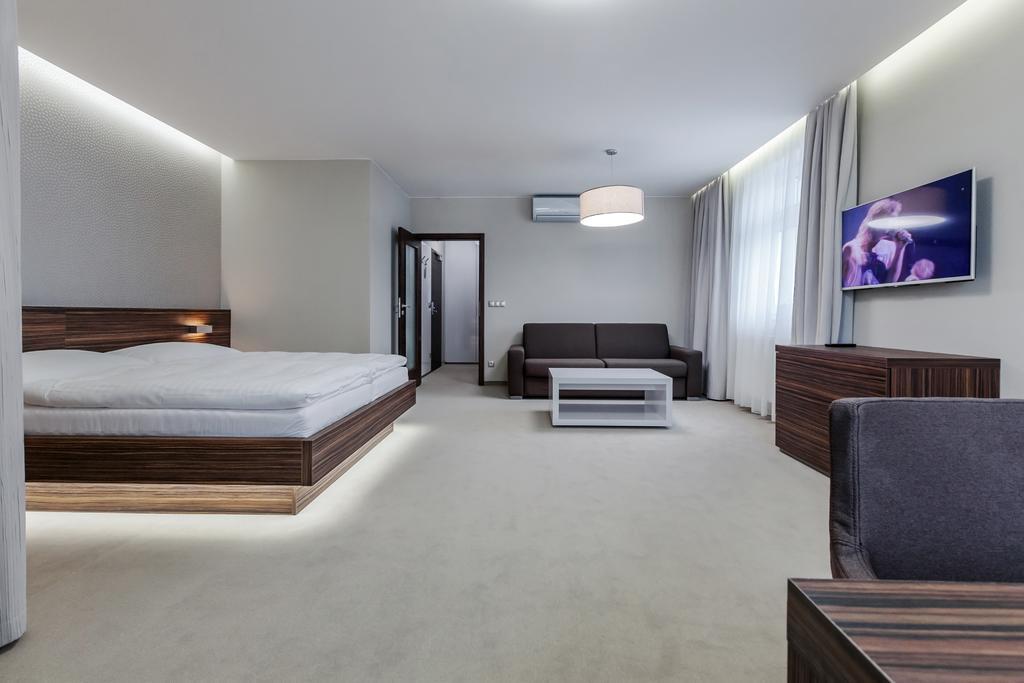 Hotel Morava Otrokovice Room photo
