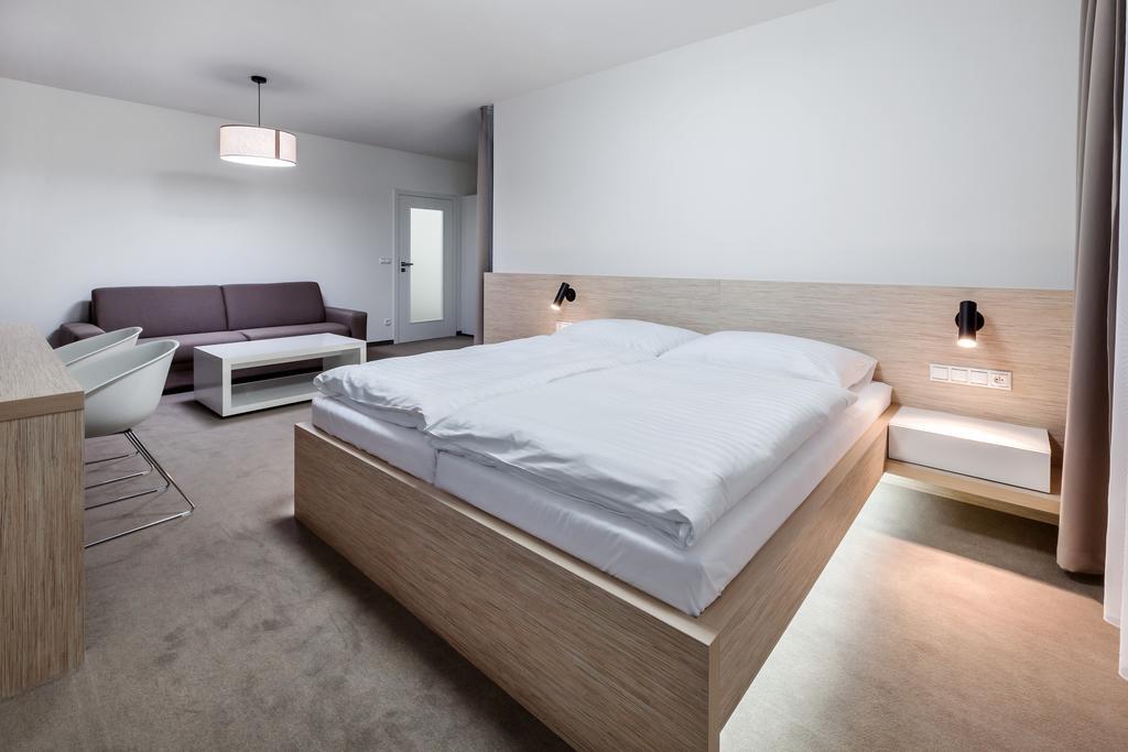 Hotel Morava Otrokovice Room photo